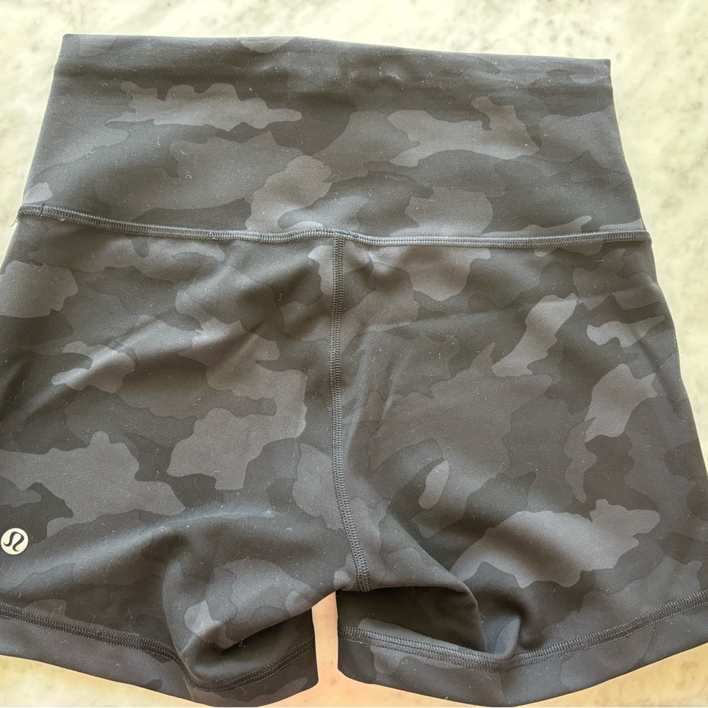 Lululemon Wunder Train Short 4” Black Camo Size 8
